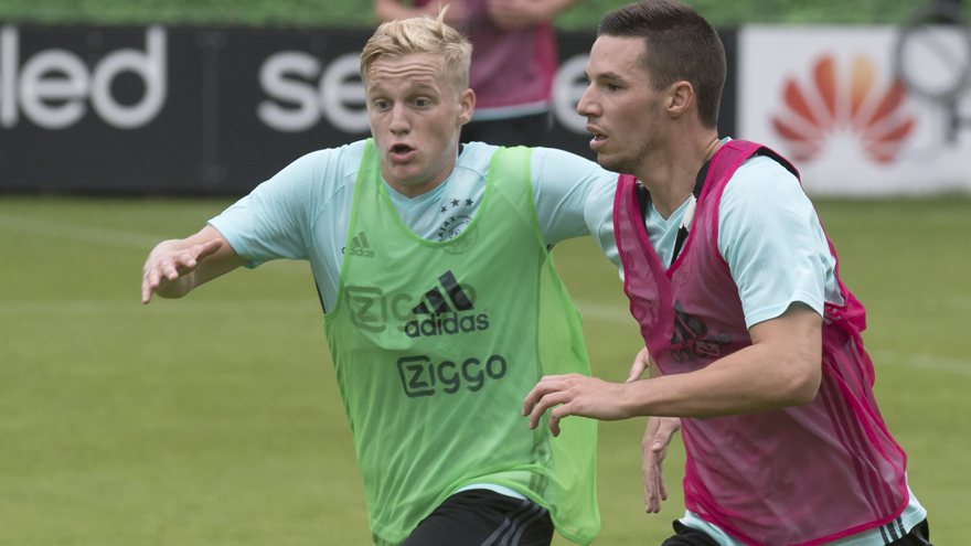 在篮球场上 在篮球场上